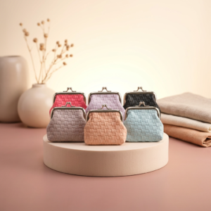 Dompet Model Anyaman Warna-Warni